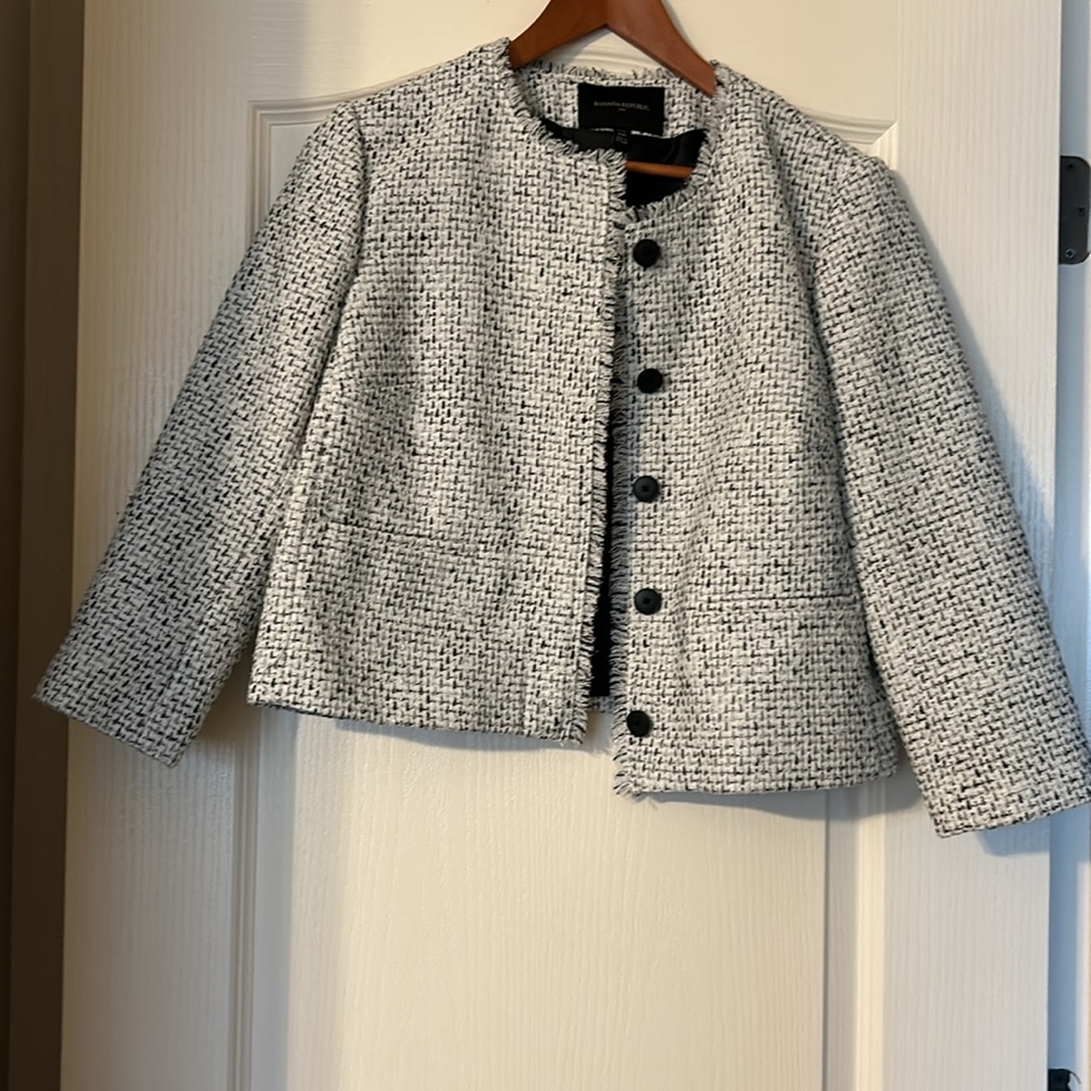 Banana Republic White Black and Silver Blazer Size 12P Great Condition! - Picture 3 of 3